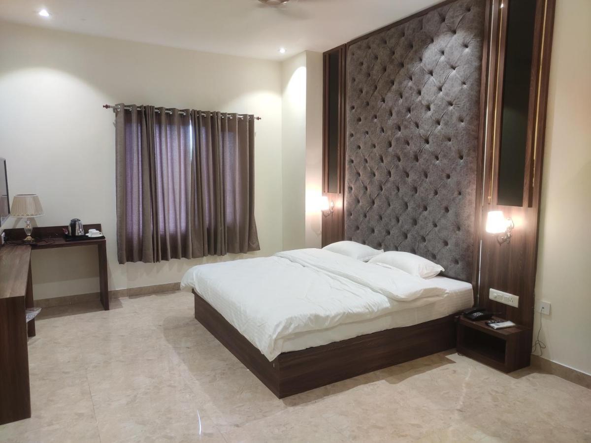 Antares By Rajlaxmi Lucknow Ngoại thất bức ảnh